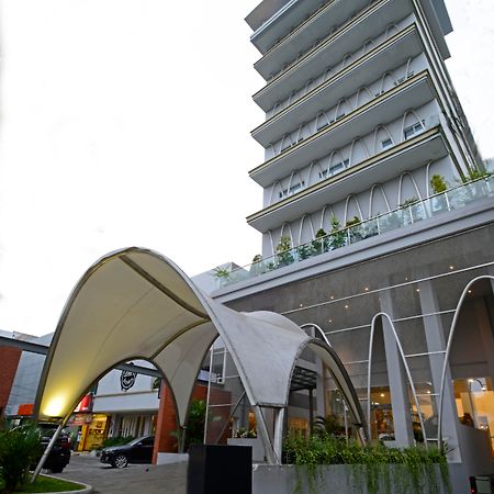 La Lisa Hotel סוראבאיה מראה חיצוני תמונה