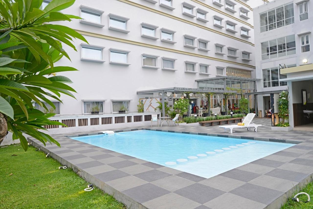 La Lisa Hotel סוראבאיה מראה חיצוני תמונה